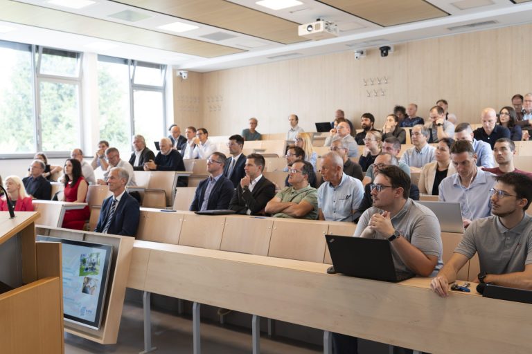 Strateški posvet za sprejem nacionalnega programa razvoja čipov in polprevodniških tehnologij
