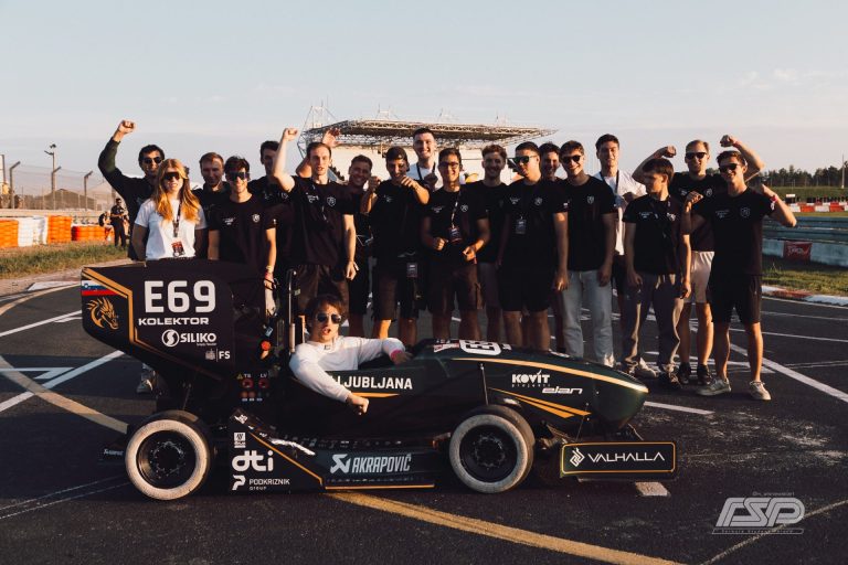 Študentska ekipa in formula.